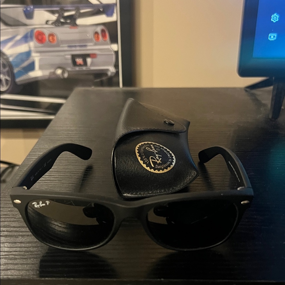 Brand NEW Ray-Ban New Wayfarer sunglasses with case.